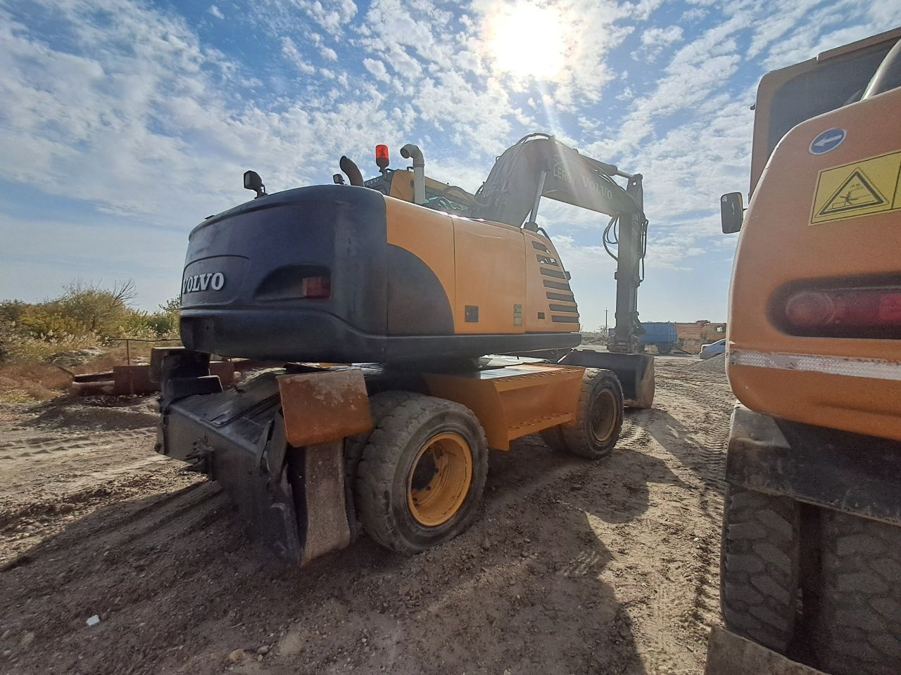 Volvo 160 sotiladi 2006 yil