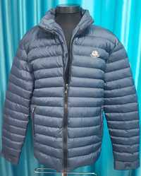 Vând geaca Moncler