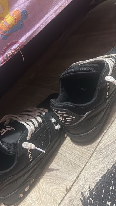 Louis vuitton trainers black