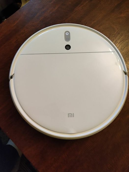 Продаётся робот пылесос Xiaomi Mi Robot Vacuum Mop