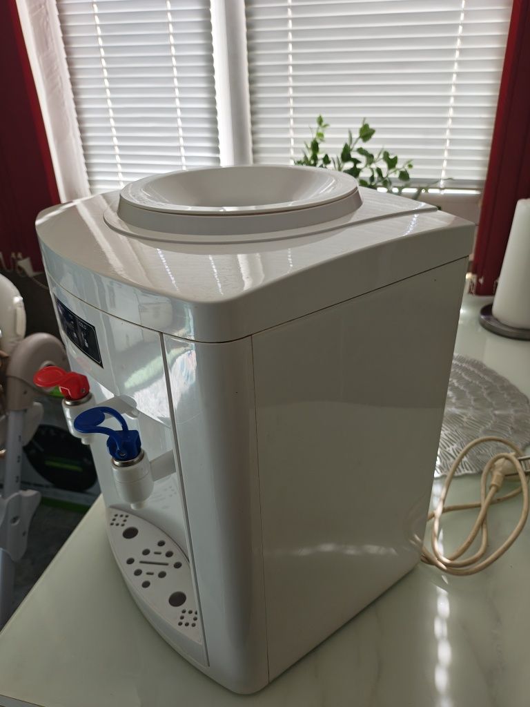 Диспенсър за вода Crown CWD-1905W