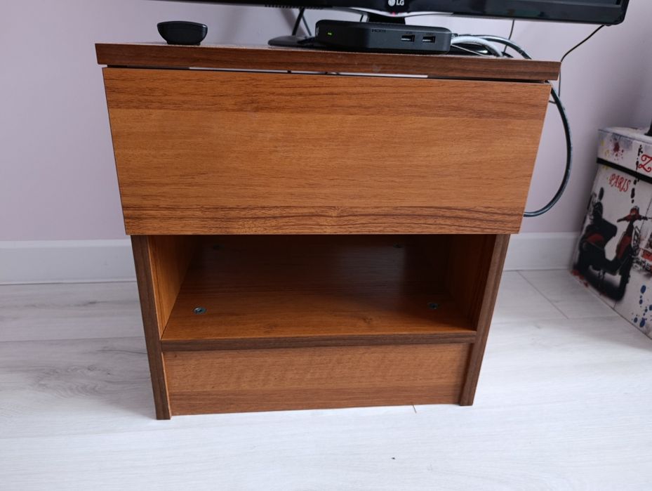 Нощно шкафче и етажерка