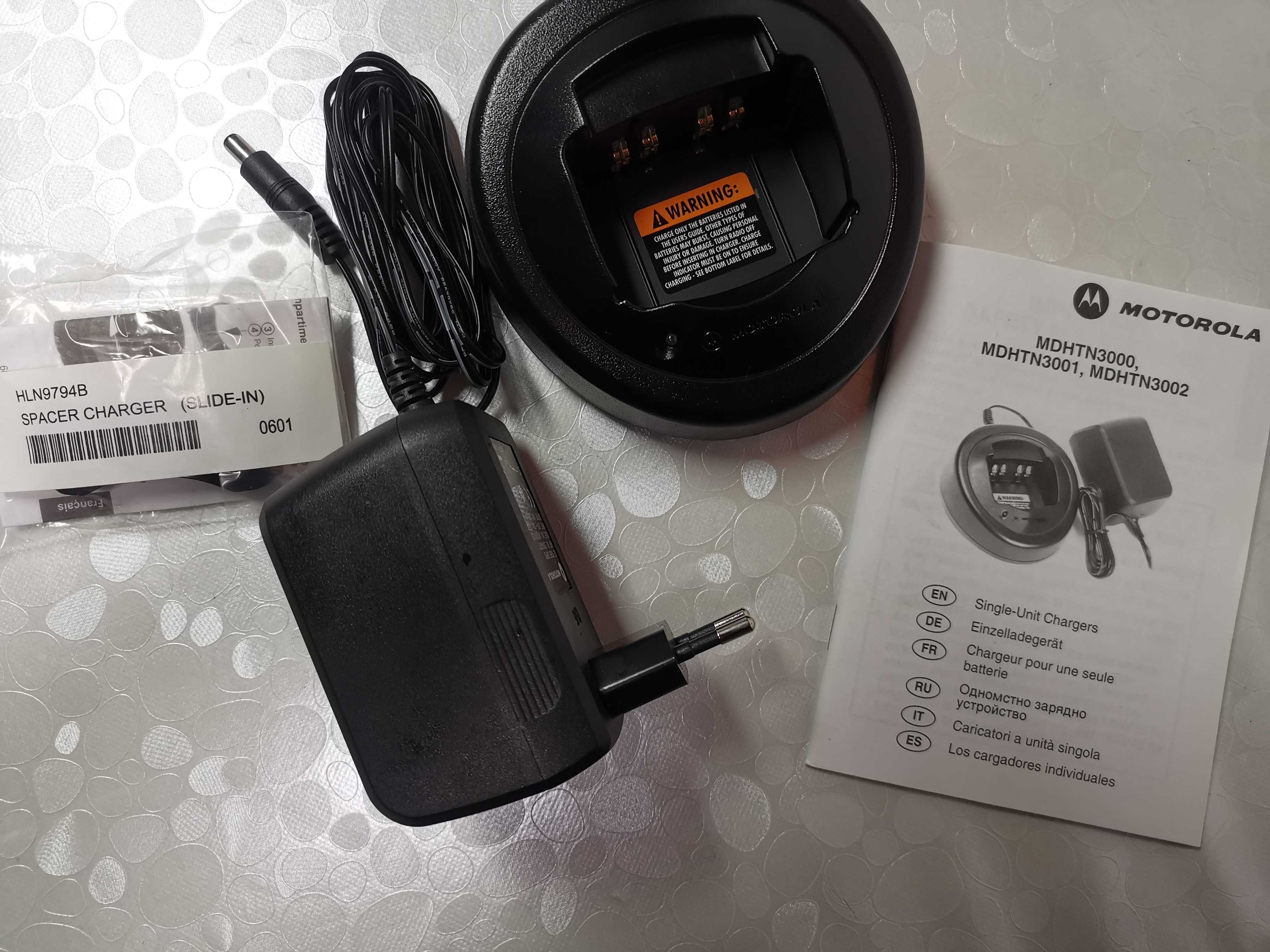 vand incarcator statie portabila MOTOROLA in cutia originala - NOU