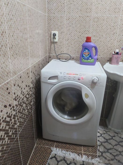 Kir yuvish mashinasi  yaxshi holatda, to‘liq ishlaydiIndesit WISL