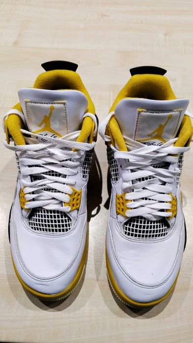 Nike Air Jordan W4 Retro alb/galben/ negru marimea 42 stare excelenta