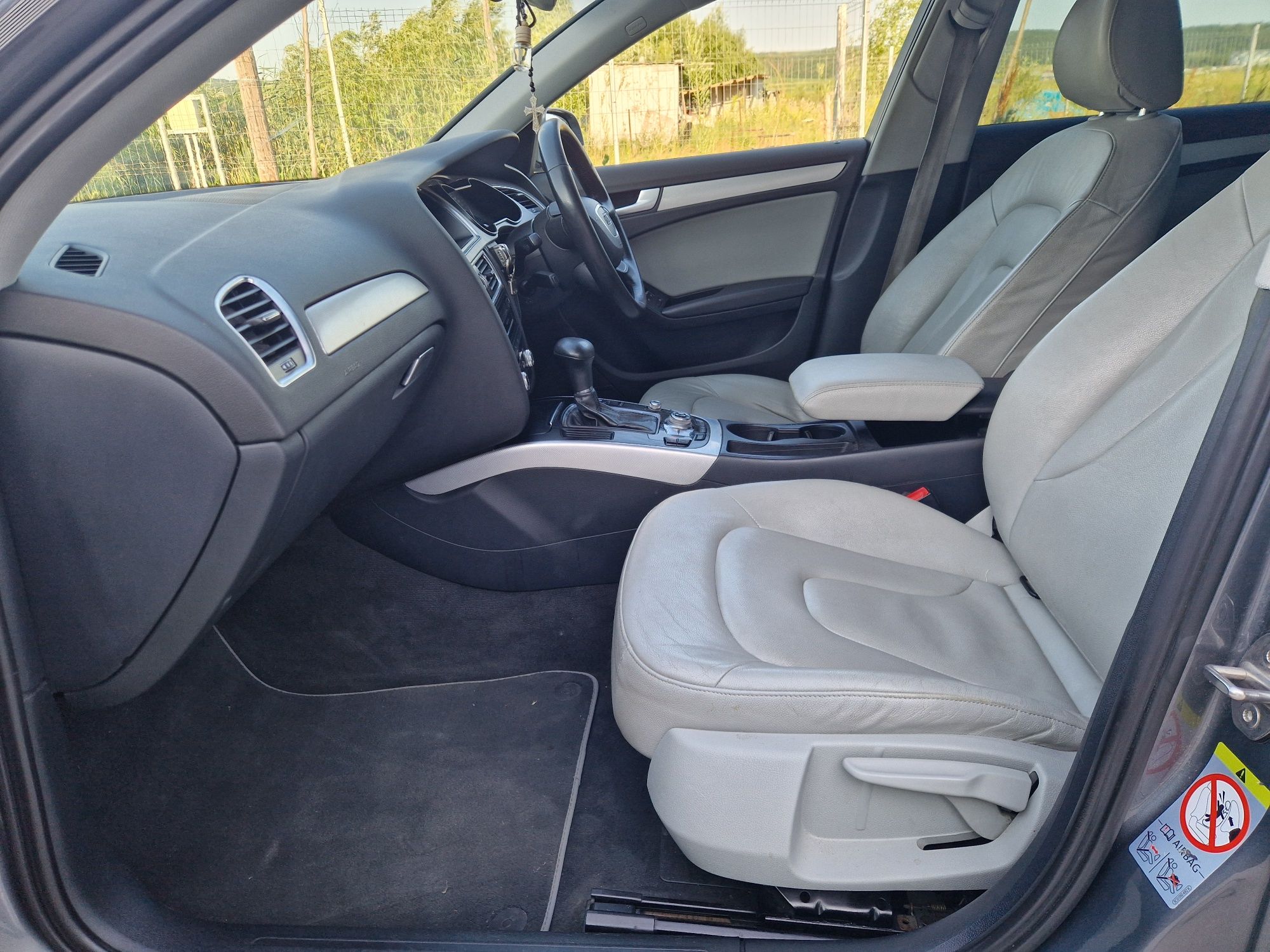 Audi A4 2013 Technik 2.0 diesel Multitronic Jante R19
