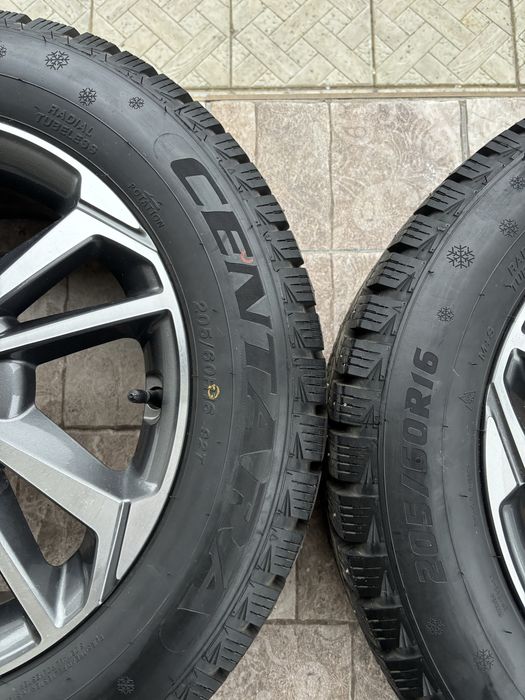 Резина зимняя 205/55R16