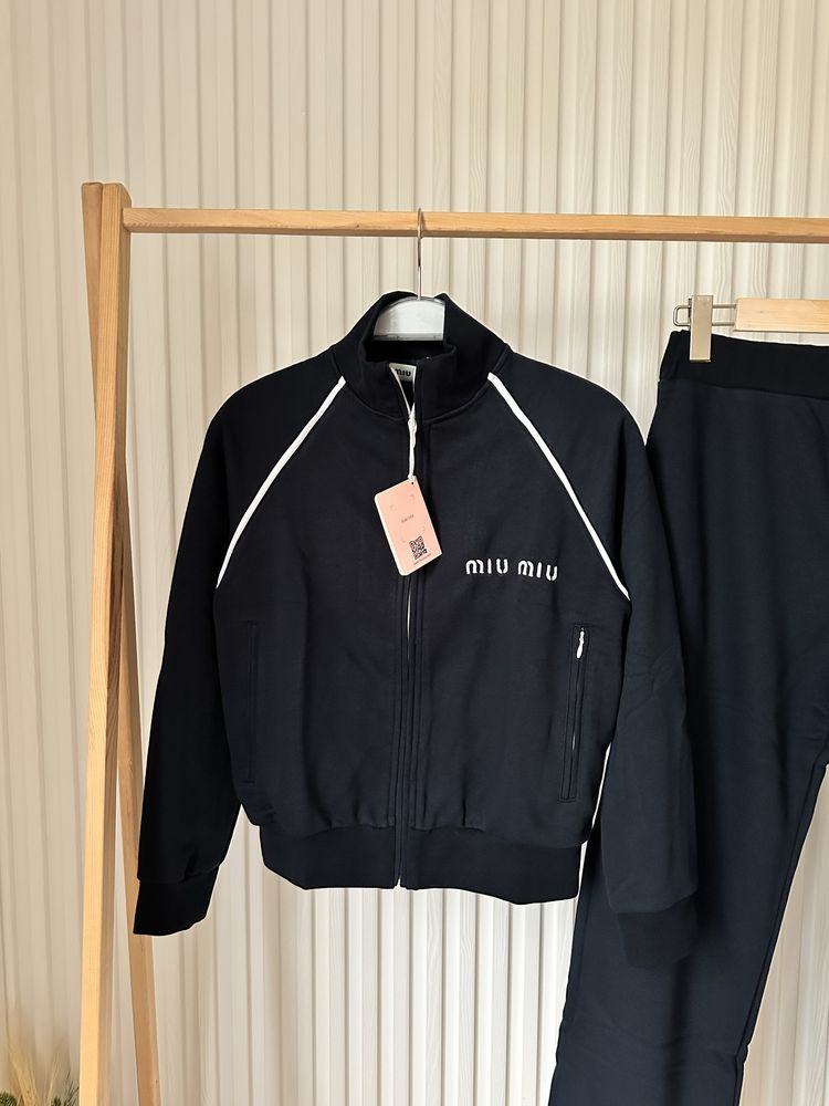 Продавам екипи на Barbour и Miu Miu