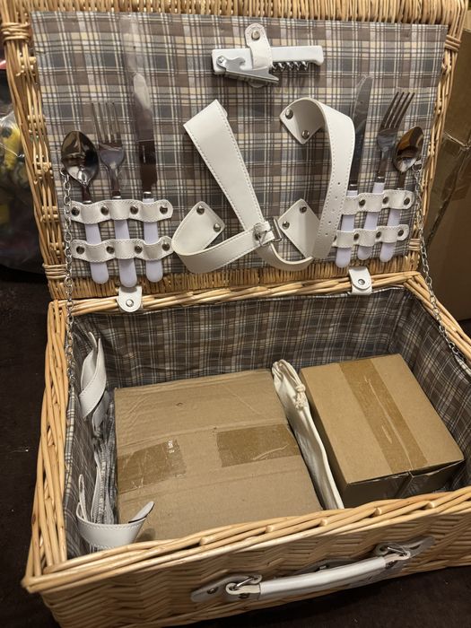 Cos picnic 2 persoane cu accesorii IDEAL PENTRU CADOU