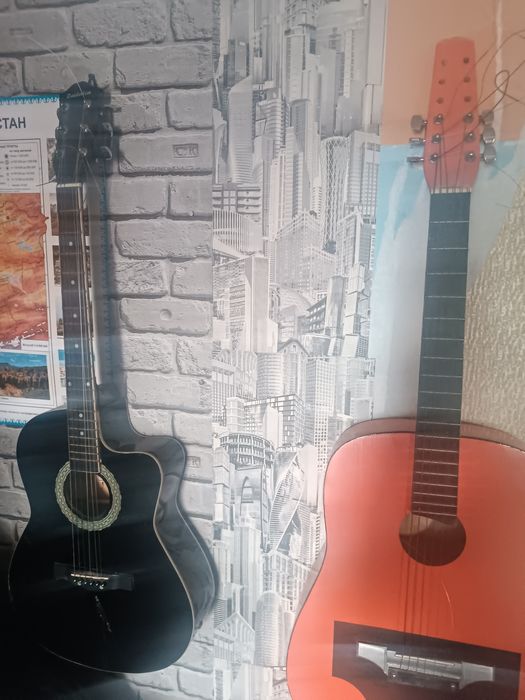 Две гитары в рабочем состоянии 26000 за две