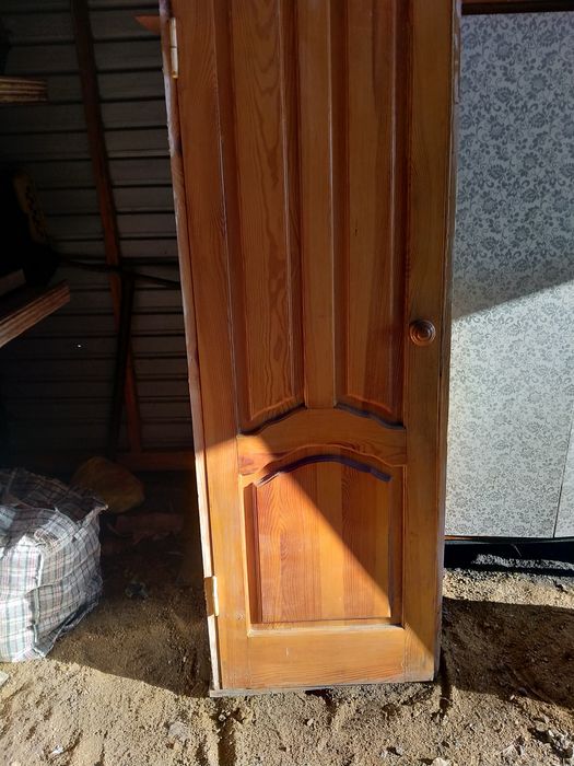 Продам деревянную дверь!