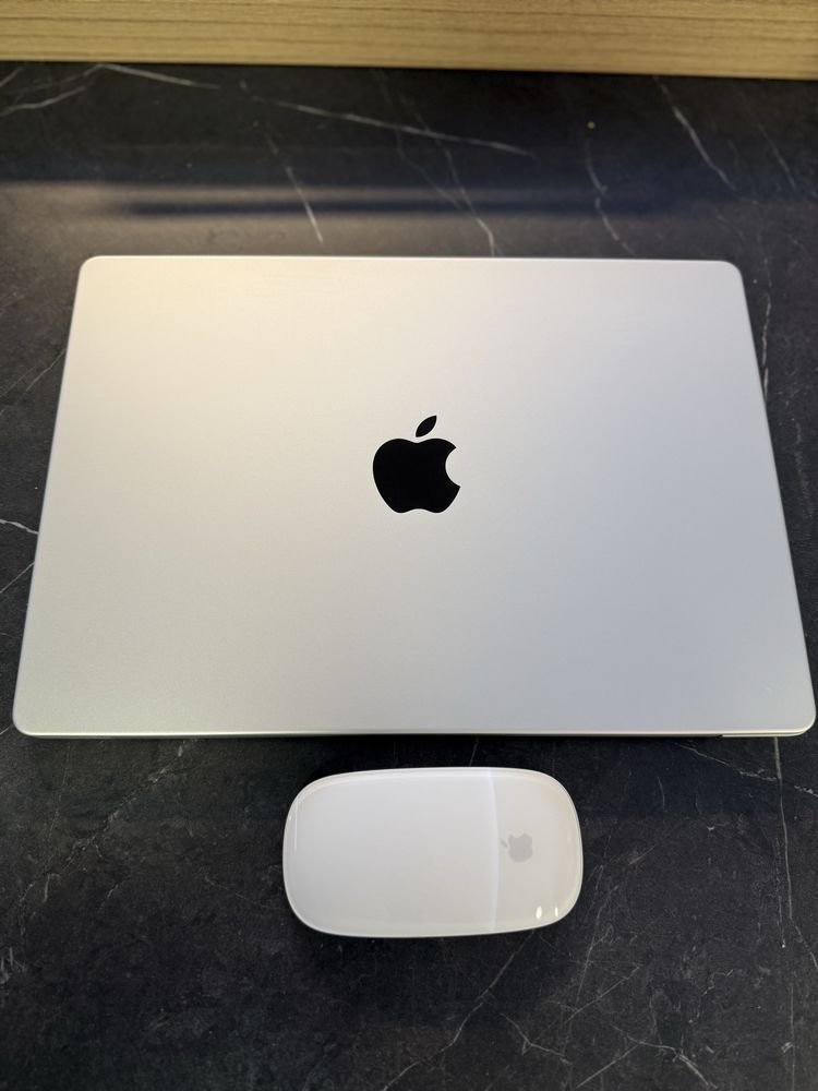Apple MacBook Pro 512GB, 14 inch.
