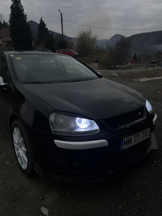 Vand golf 5 sau schimb *