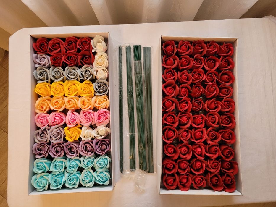 Vând trandafiri din spumă