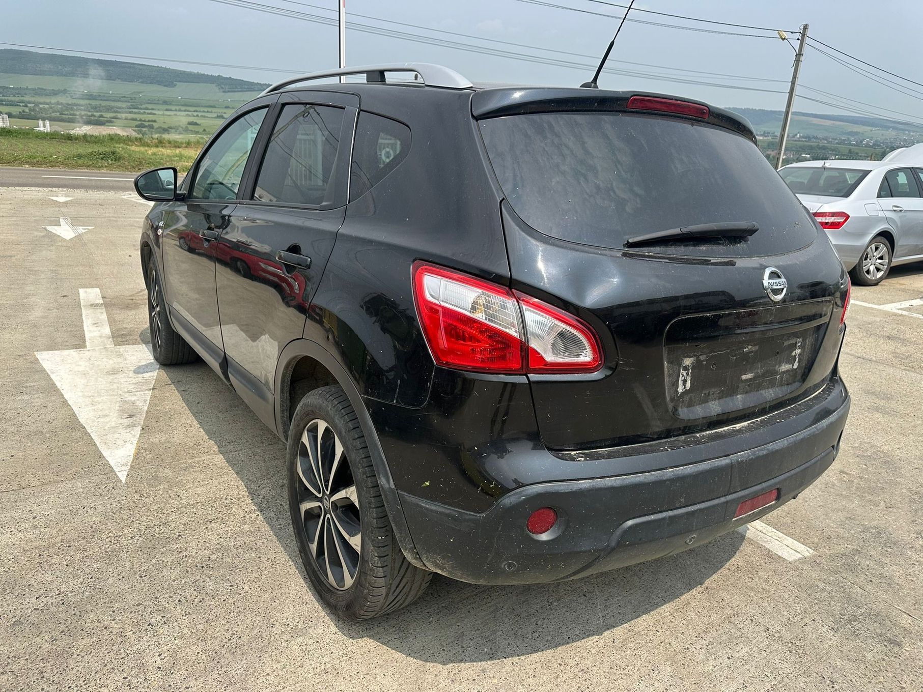 Dezmembrez / Dezmembrari / Piese / Accesorii Nissan qashqai facelift negru 2011 1.6 benzina HR16DE