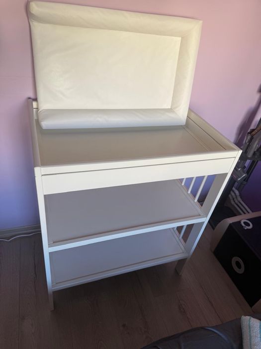 Masuta de schimbat scutece ptr bebe