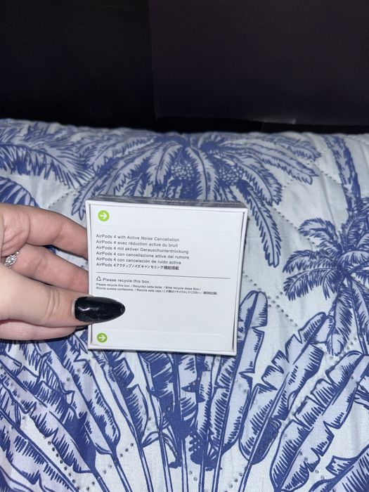 AirPods 4 noise cancelling/ANC