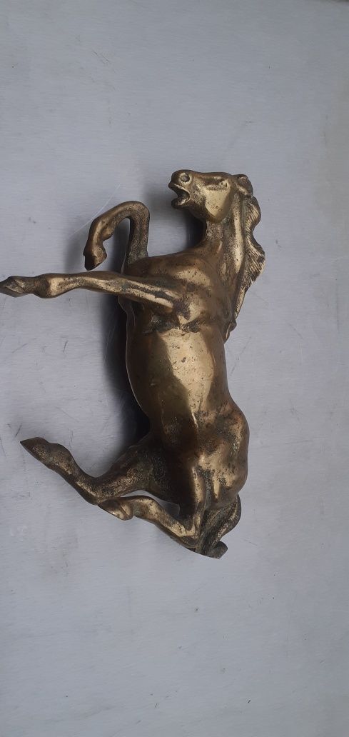 Cal din bronz .statuieta