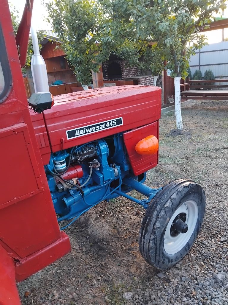 Vănd tractor u 445 cu plug cu tot