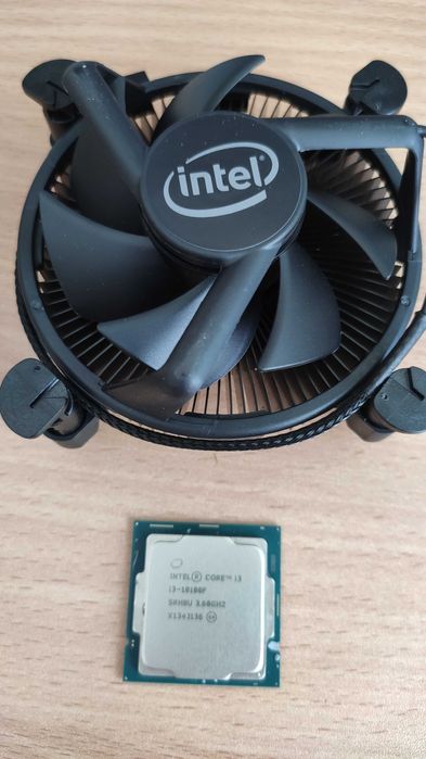 Intel Core i3-10100F с фабричен охладител