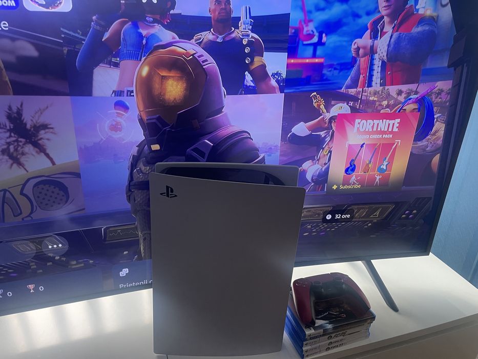 Vand Ps5 cu disc+ 5 jocuri