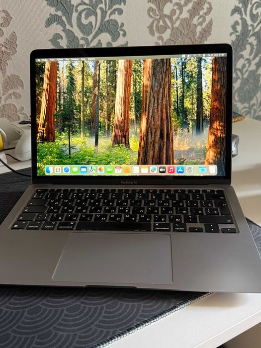 Macbook air m1 2020 8/256 - 86% батарея