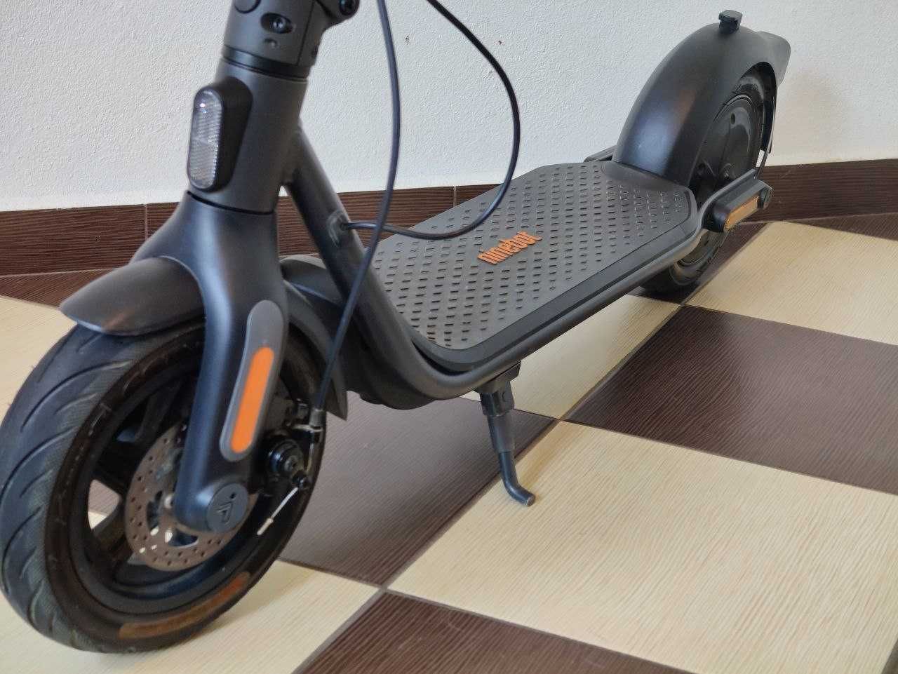 Електрическа тротинетка  / скутер Segway Ninebot F2 e