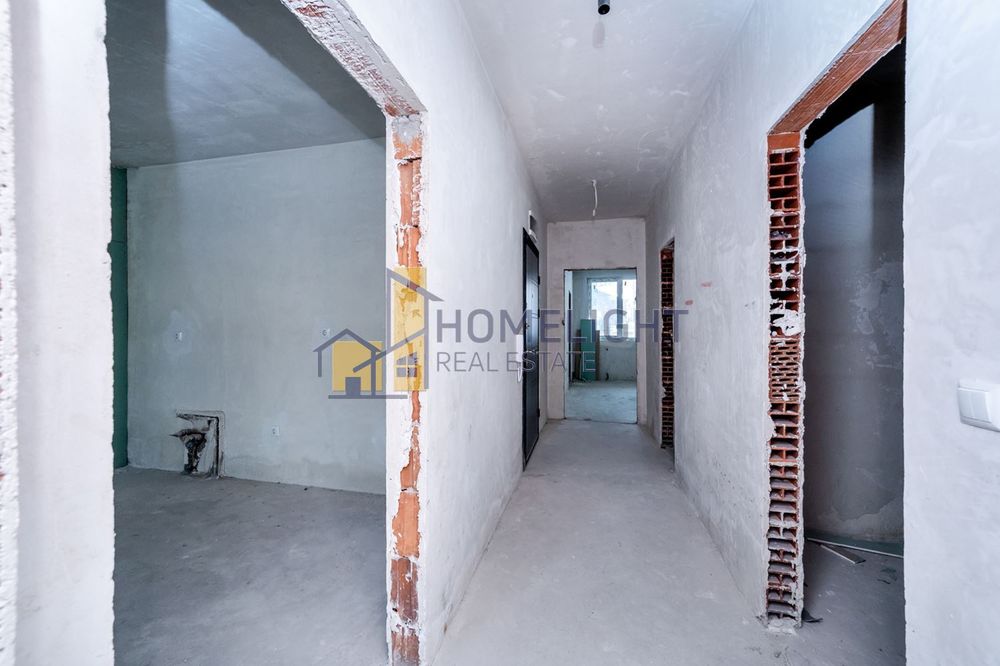 Продава се Тристаен апартамент в София, Банишора - 117 кв.м за 2009 €/кв.м - Снимка #2