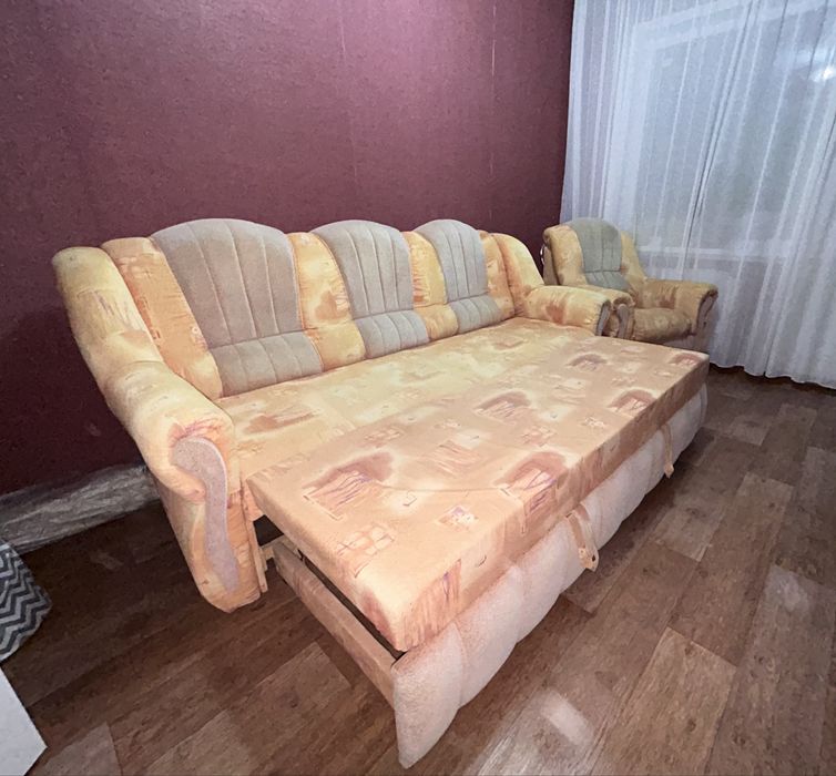 Диван с креслом