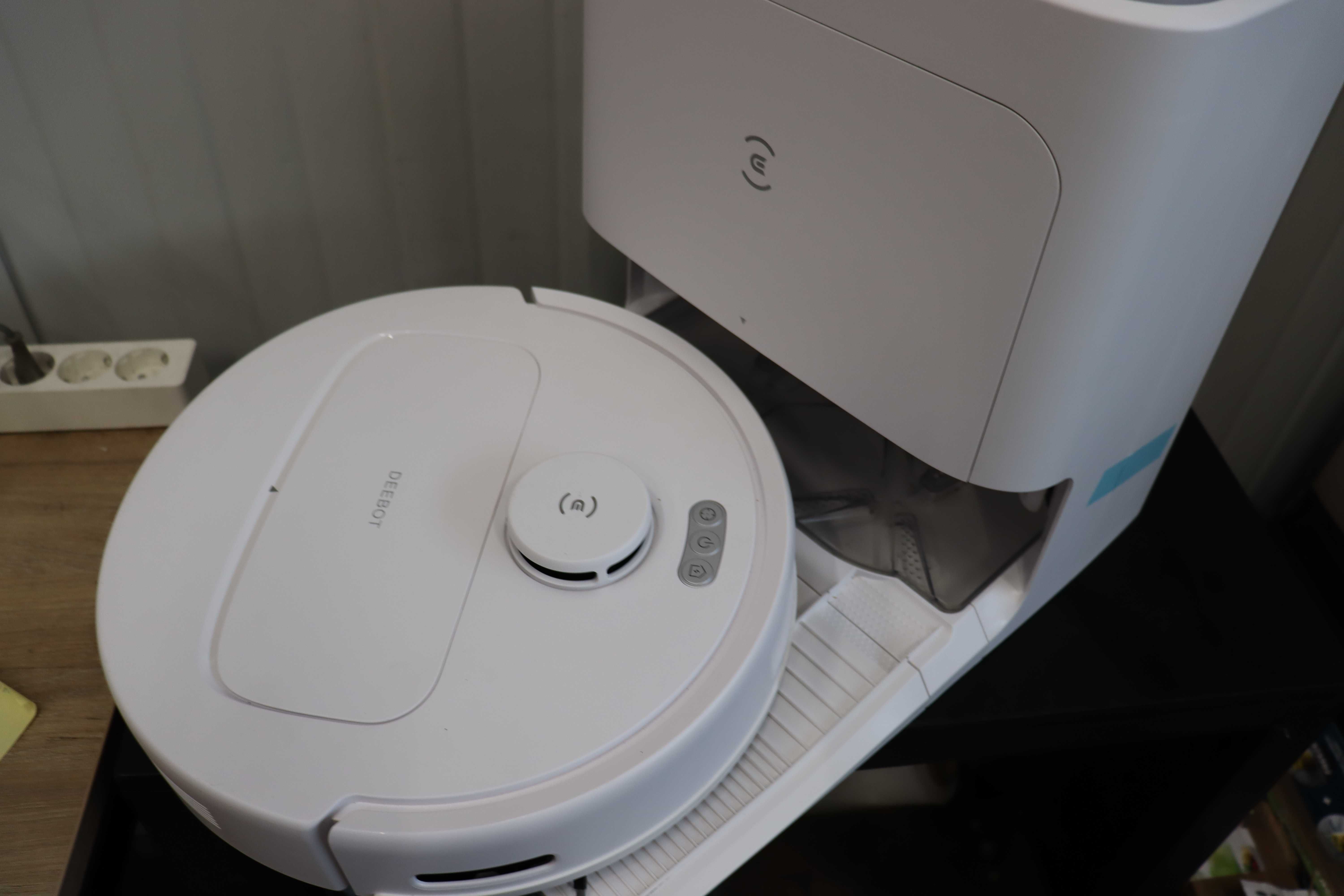 Прахосмукачка робот ECOVACS N30 Pro OMNI, моп с гореща вода, сушене