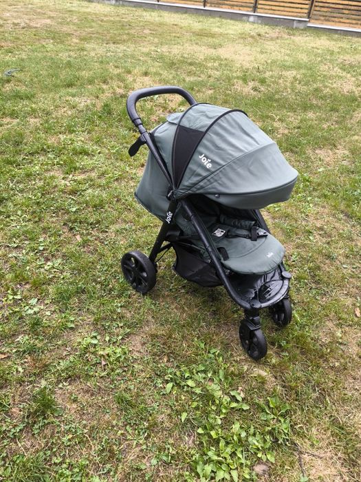 Vând cărucior Joie Litetrax 4