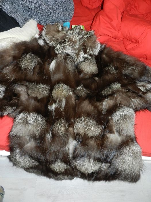 RAFINAMENT !Splendida si ampla ,haina din blana de vulpe.