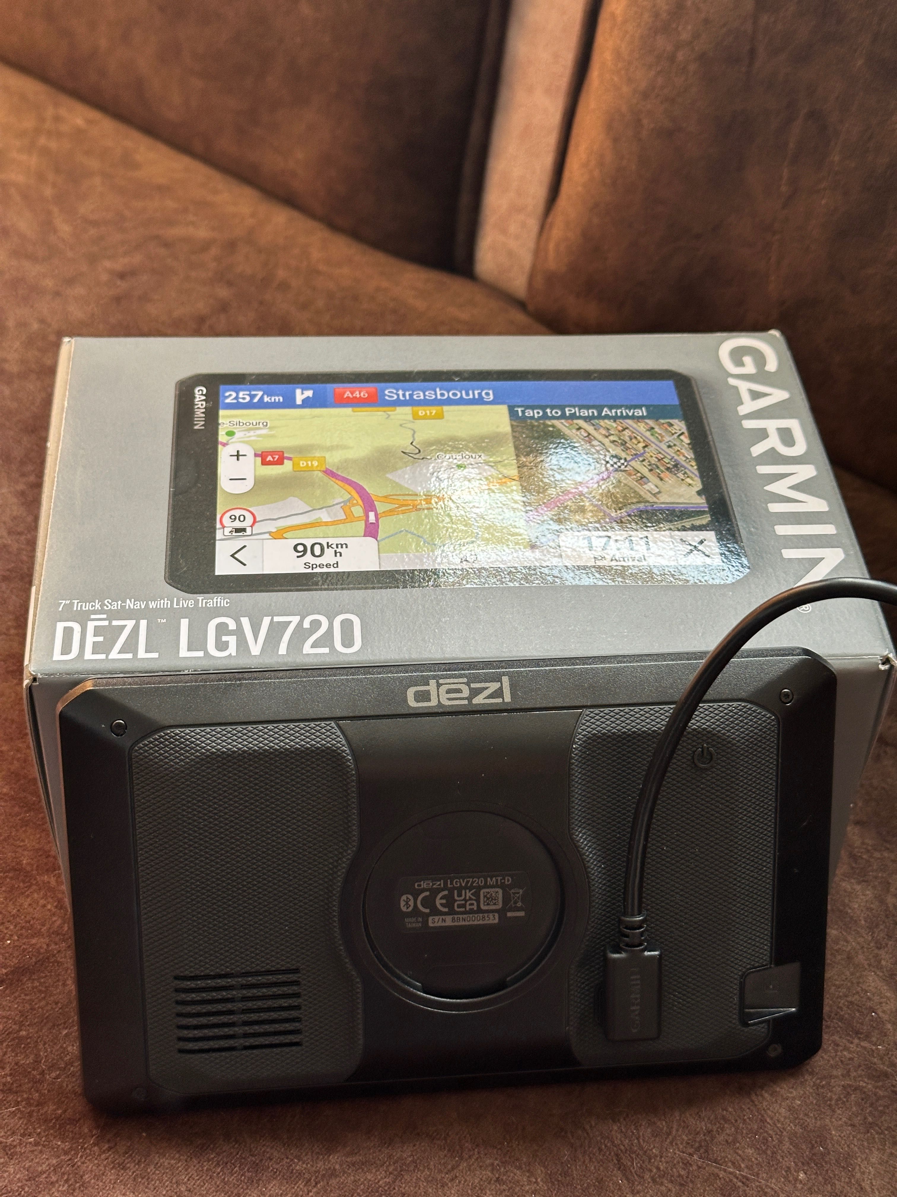 Навигация за камион, кола и автобус - Garmin DEZL LGV720