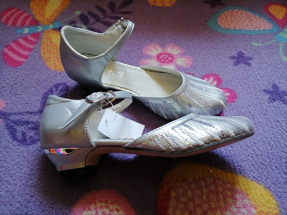 Pantofi argintii mărime 31(19,5 cm interior)