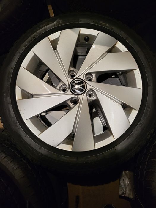 Голф 8 оригинални джанти 17 ки