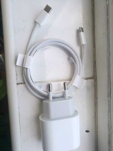оригинарно мрежово 
зарядно
 с кабел Apple, USB Type C, 20W ново