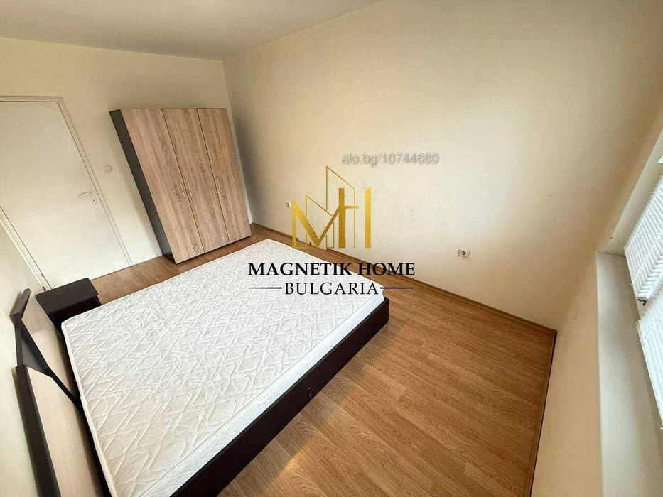 Просторен тристаен апартамент до Краснодар в ж.к. Възраждане