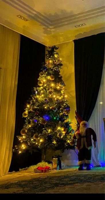 Продается елка с игрушками в идеальном состоянии