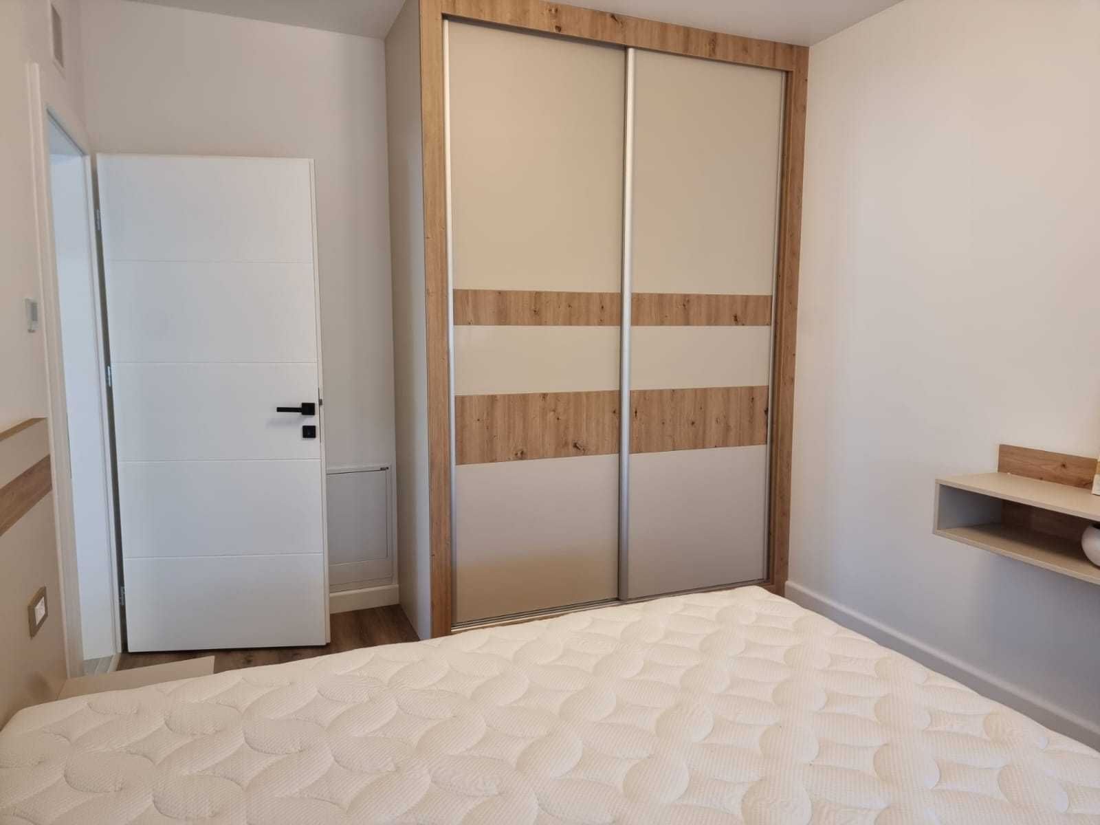 Vand casa noua ( str. Piersicilor ) mobilata cu toate utilitatile