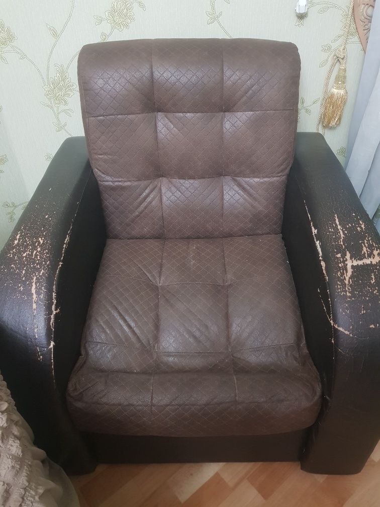 диван с креслами б/у 30000