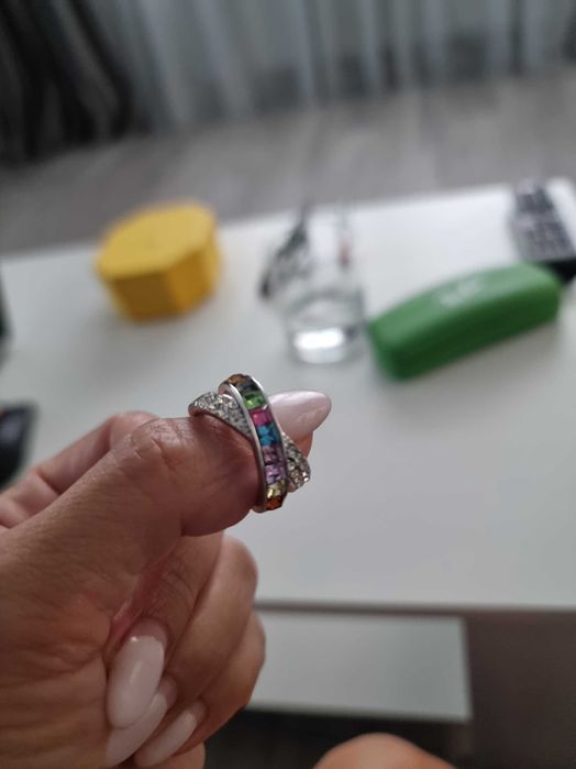 Inelul argintiu Swarovski