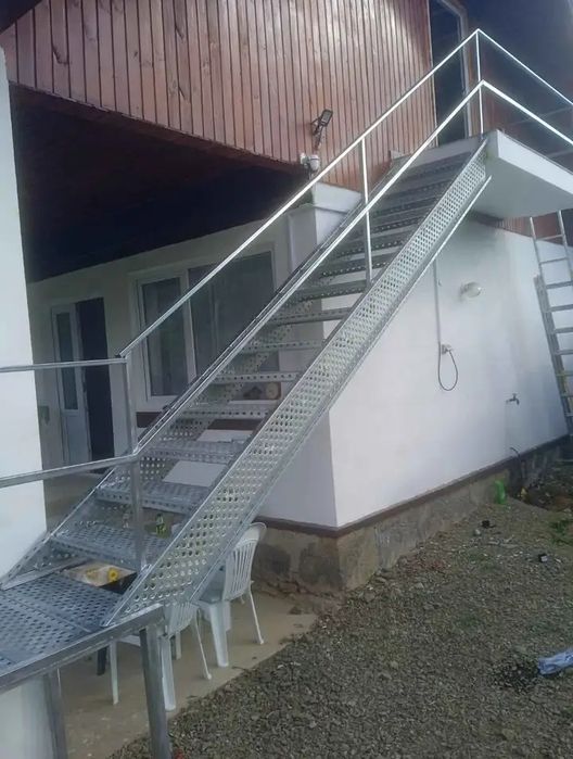 Facem scări zincate la cerința clientului ne deparcând unul din țară