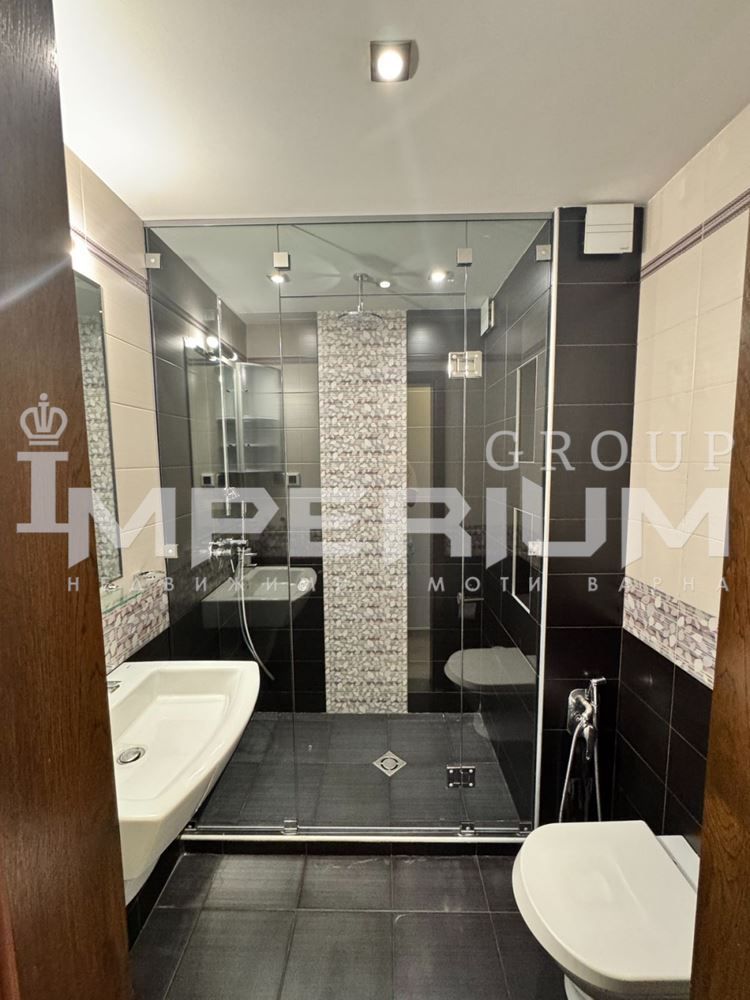 Дава се под наем Тристаен апартамент в Варна, Център - 115 кв.м за 1122 € - Снимка #11