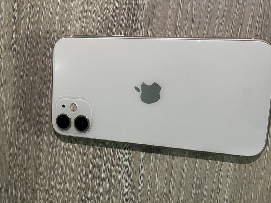 iphone 11 64gb 70% baterie
