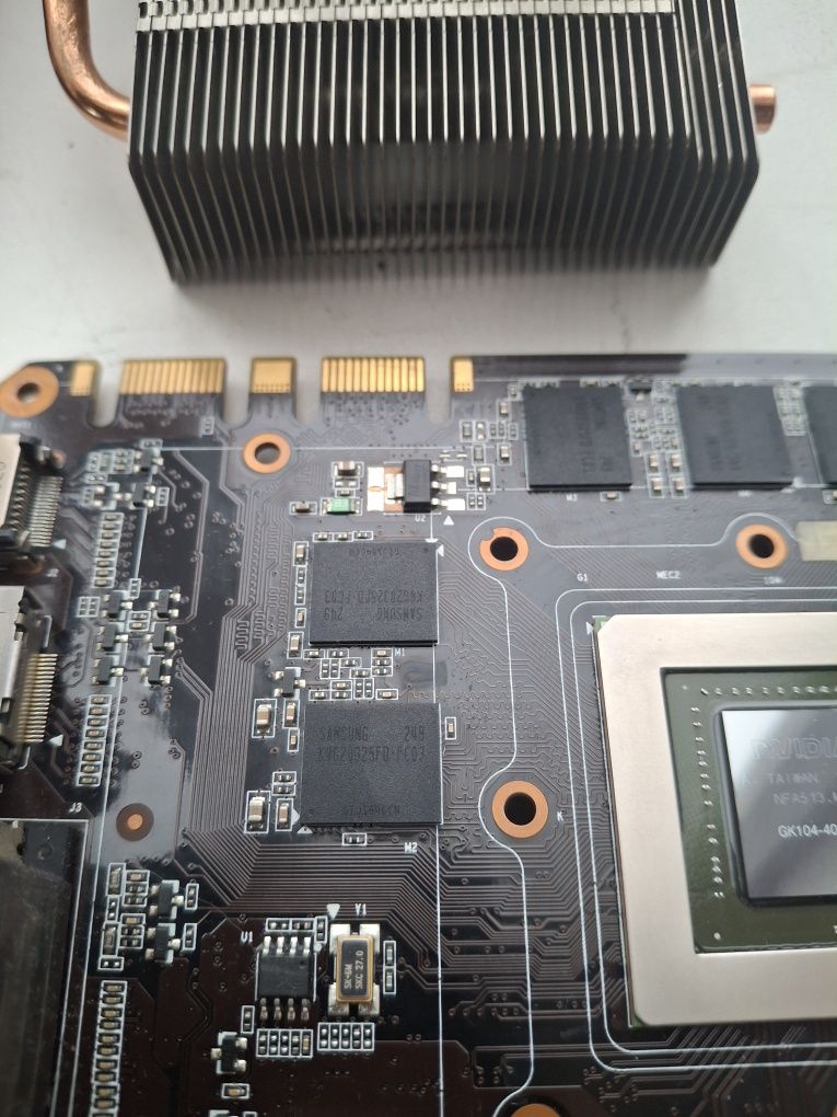 Продам нерабочую видеокарту Geforce gtx 680