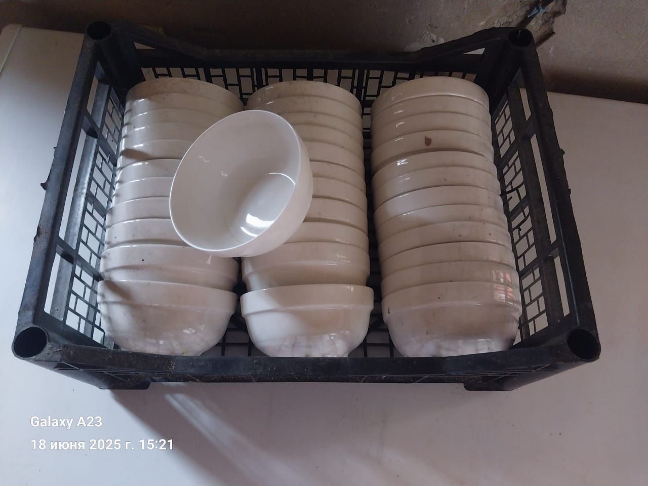 Продаю белые посуды
Пи