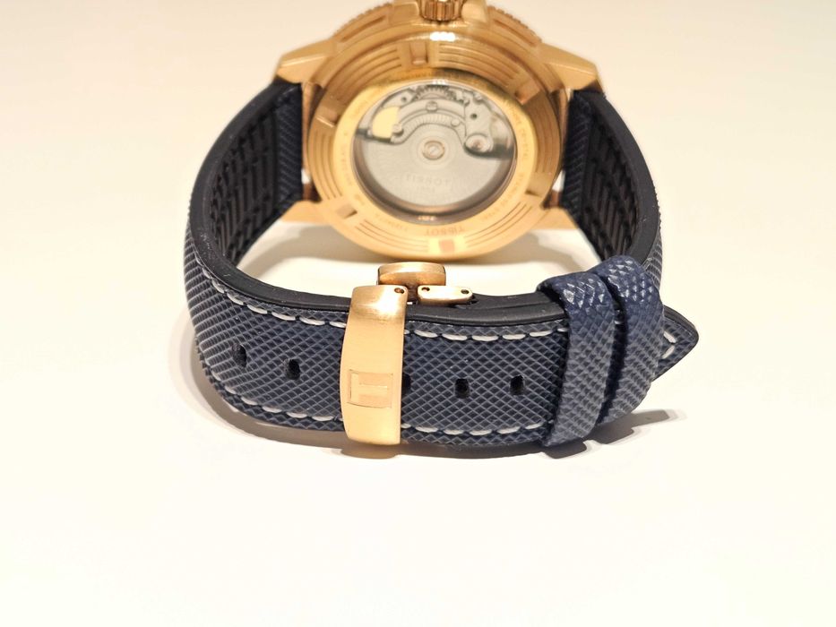 Продавам дайвър 300м  автоматик часовник"Tissot" Seastar Powermatic 80