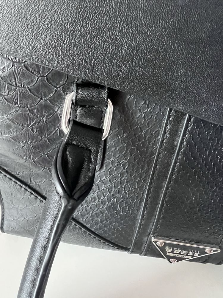 Дамска чанта Guess