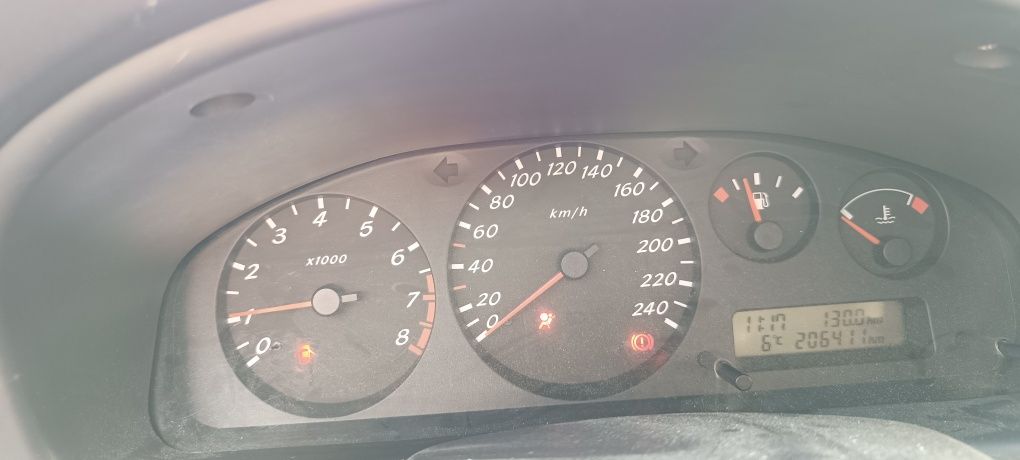 Нисан Алмера 1.5 бензин