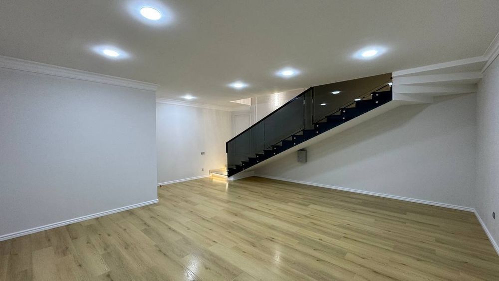 Продается дом 5 комнат, ор-р: ул. Циолковского, 242 м²